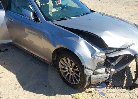 2013 Chrysler 300 Motown z USA, uszkodzony, nr VIN 2C3CCAAG3DH572482